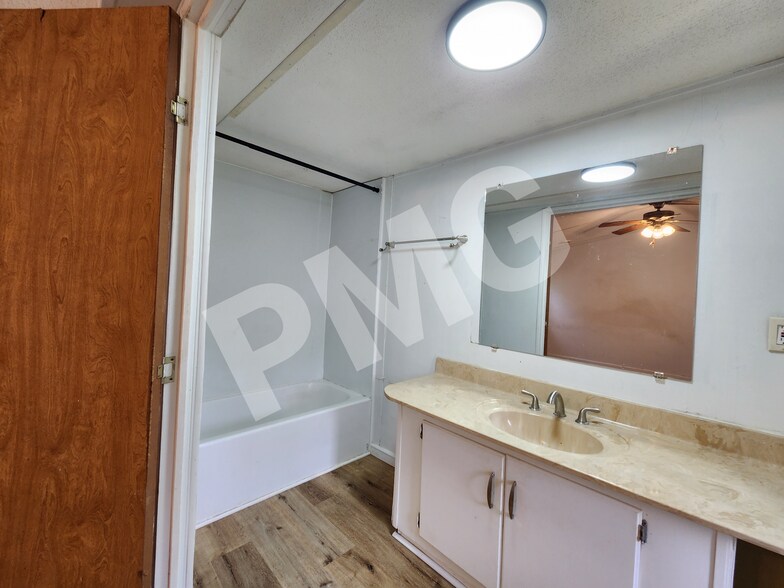 Building Photo - 306 Gethsemane Dr