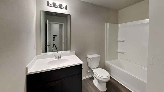 Building Photo - Very Nice 3 bedroom 2 bath home in Yukon s...