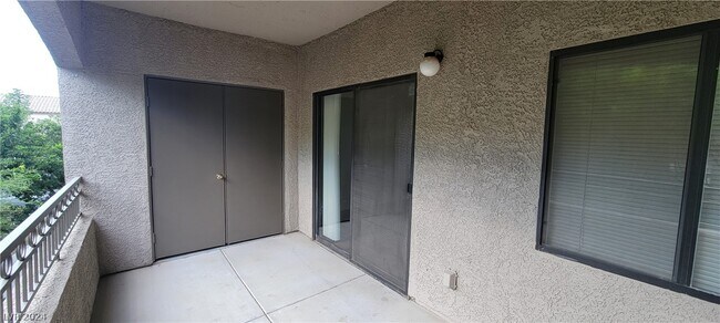 Building Photo - 8250 N Grand Canyon Dr