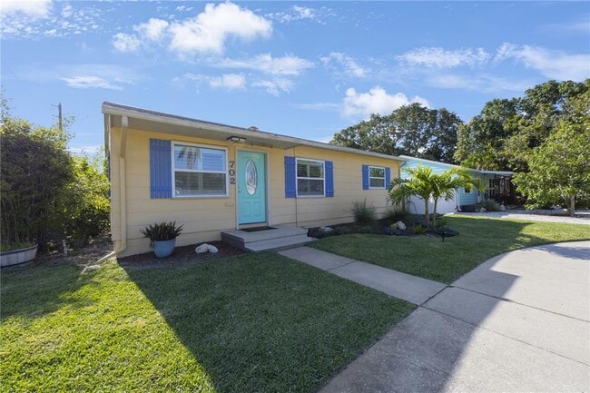 Building Photo - 702 Gray St S