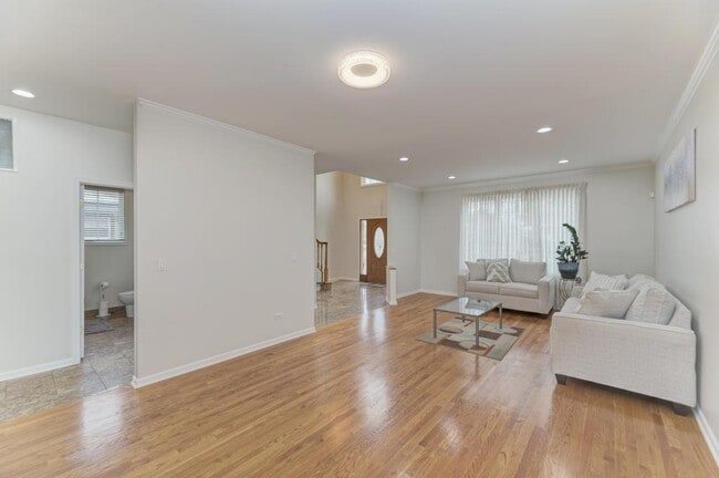 Building Photo - 4544 N Oriole Ave