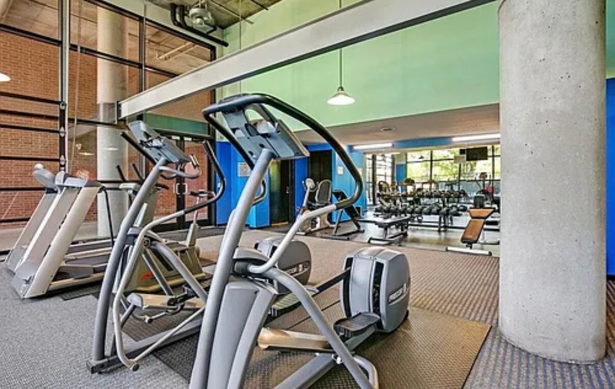 Building Photo - 3110 Thomas Ave