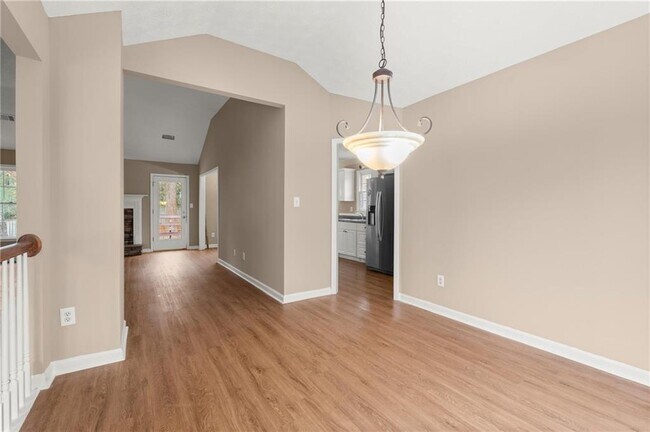 Building Photo - 16 Valleyside Dr