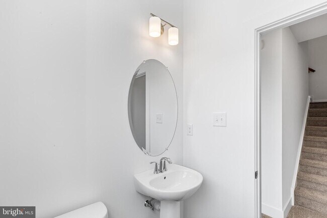 Building Photo - 402 SADIE Ave