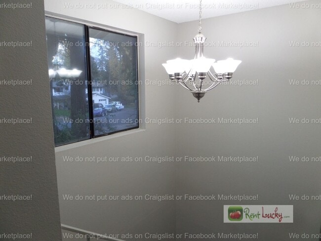 Building Photo - Freshly Updated 3-Bedroom Duplex w/Attached Garage in Great Federal Way Location!!