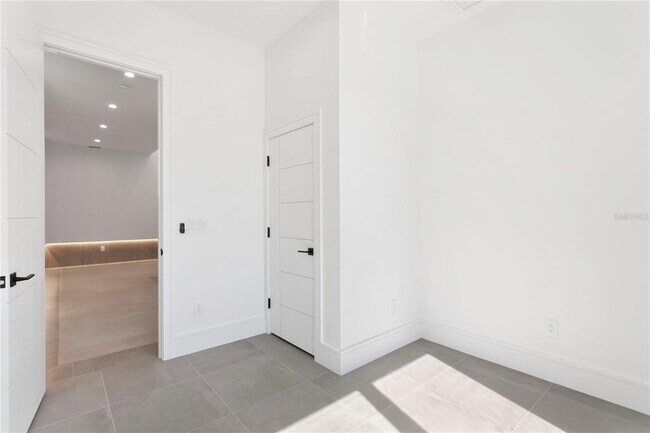 Building Photo - 3010 W Trilby Ave