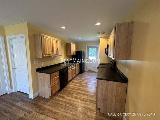 Building Photo - 11 Basketball Ct