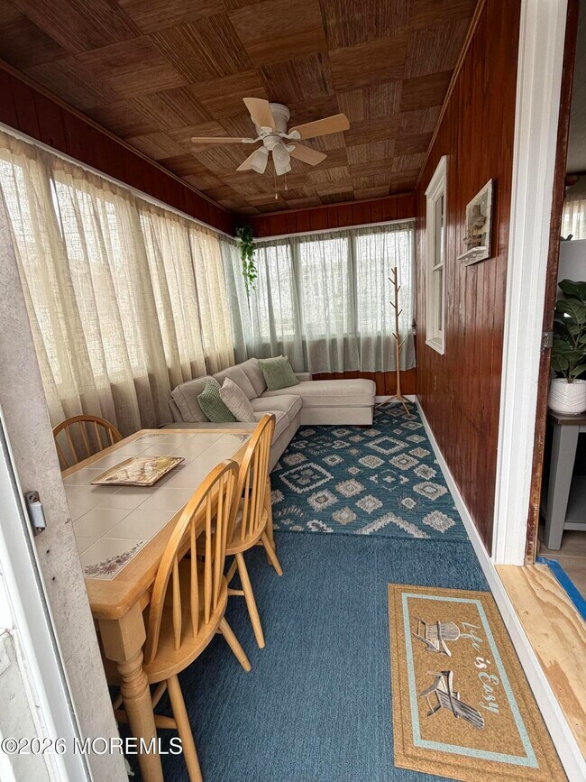 Building Photo - 410 8th Ave