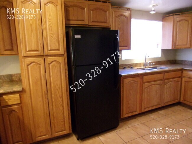 Building Photo - 5625 S Irving Dr