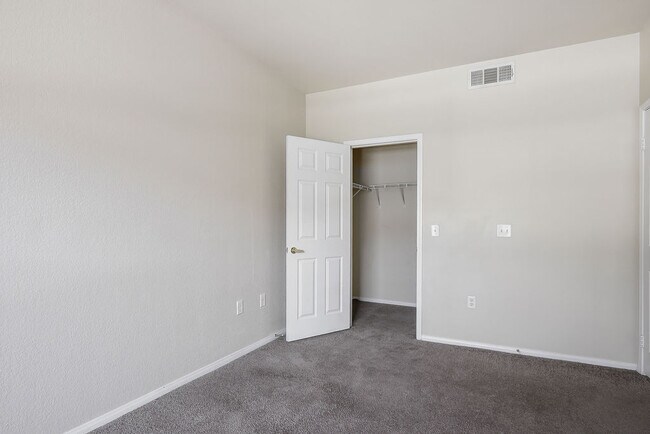 Building Photo - 10550 W Alexander Rd