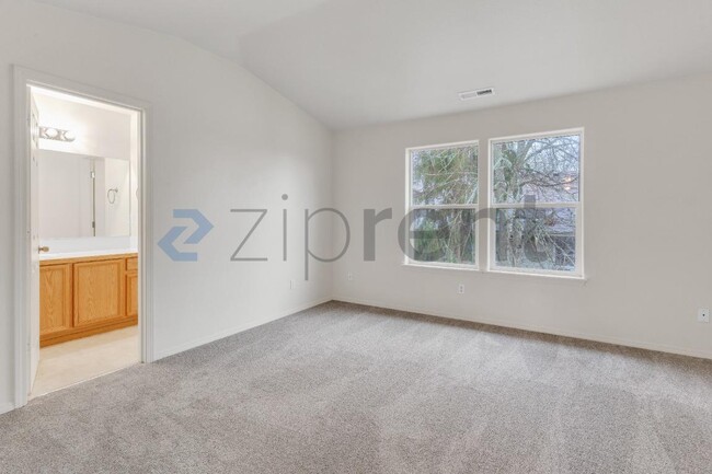 Building Photo - Unit