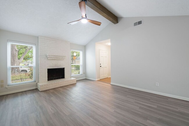 Building Photo - 11805 Southlake Dr