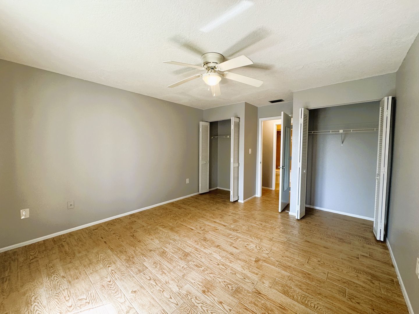 Building Photo - 1400 Mineo Dr