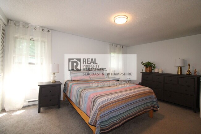 Building Photo - 203 Piscassic St