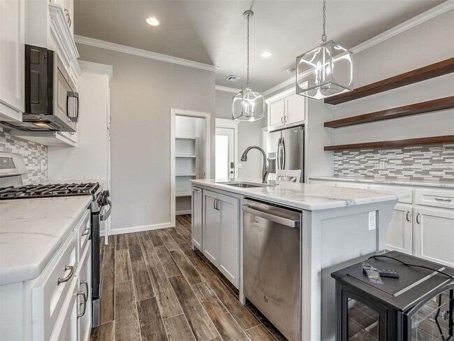 Building Photo - 4001 Timber Valley Dr