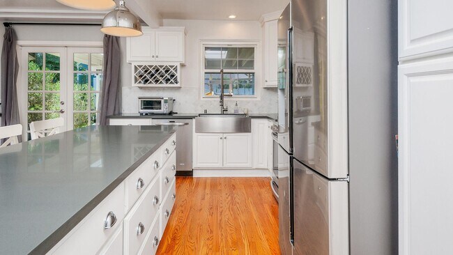 Building Photo - Single story, 4 bedroom, plus detached off...