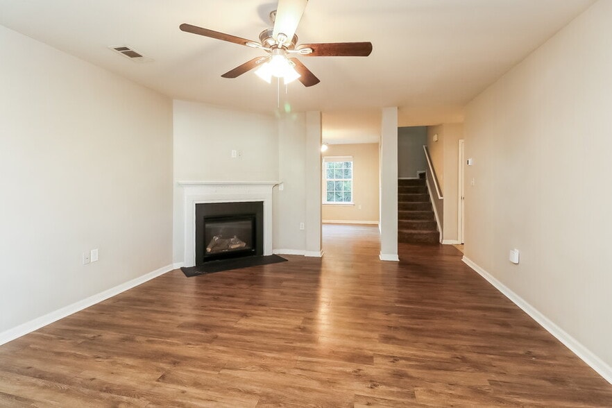 Building Photo - 721 Overlook Rd