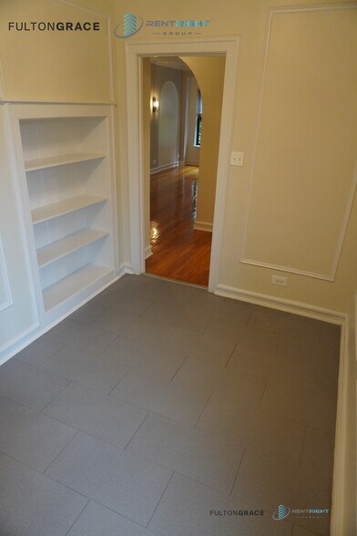 Building Photo - 426 W Briar Pl