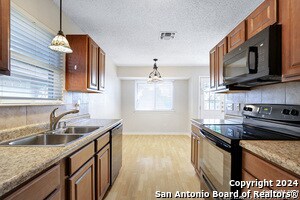 Building Photo - 9262 Ridge Br