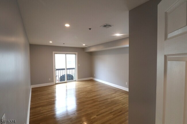 Building Photo - 22 St Francis St