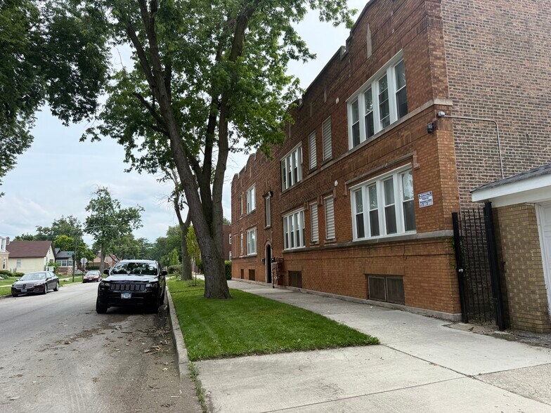 Building Photo - 8422 S Cregier Ave