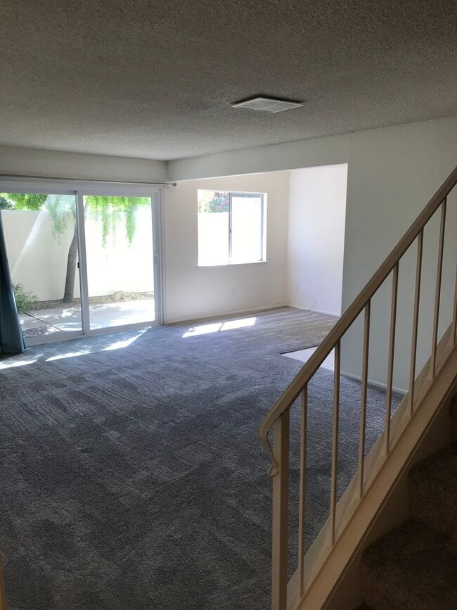 Building Photo - La Canada Townhome Quiet Community 2 Bedroom