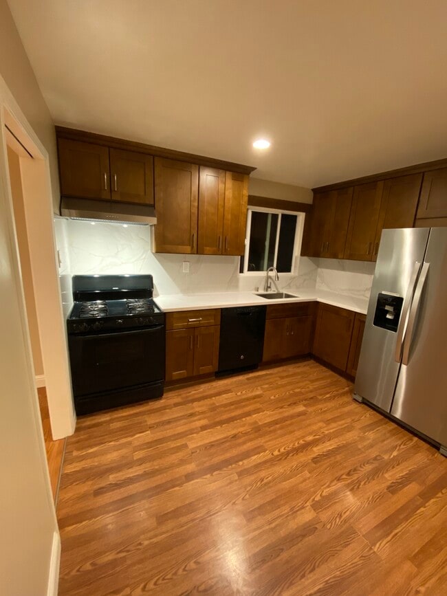 Primary Photo - 446 21st St