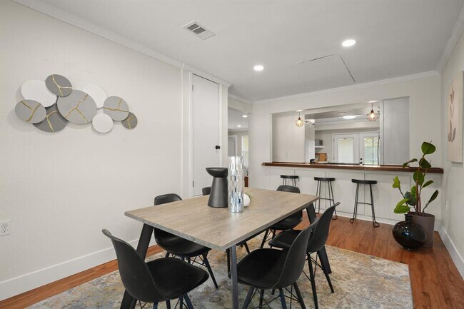 Building Photo - 7903 Bixler Dr