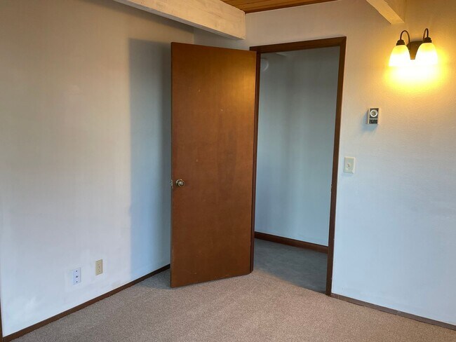 Building Photo - Comfortable View Home in Greenbank!