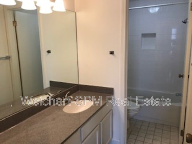 Building Photo - 109 N Main St