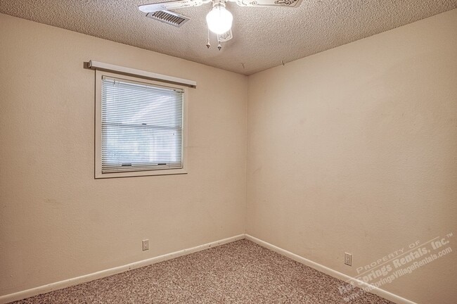 Building Photo - Central Hot Springs Village/Home/Unfurnished