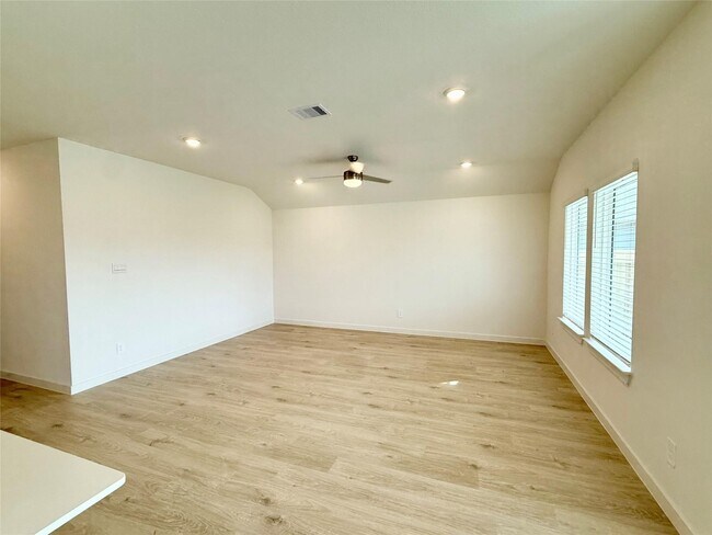 Building Photo - 30751 Wicklow Gdns Dr