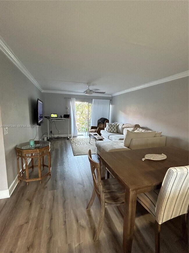 Building Photo - 725 Hummingbird Way