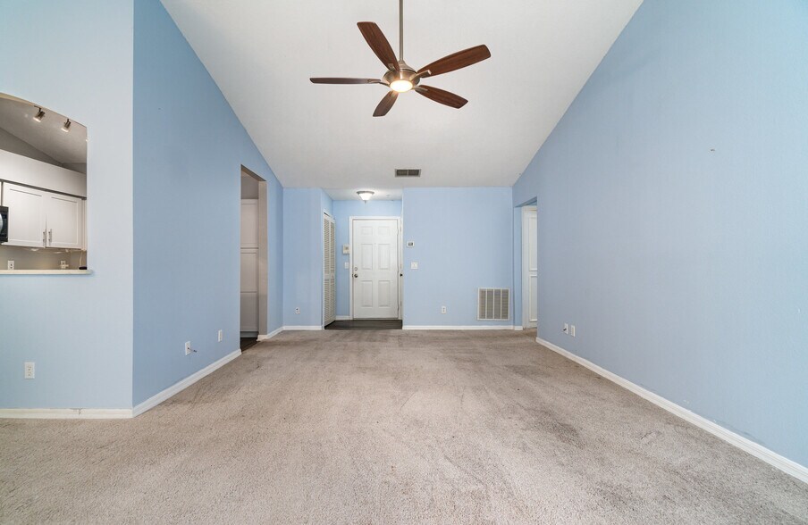 Building Photo - 1030 Loch Vail