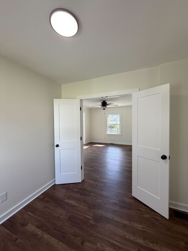 Building Photo - 2 Bed | 2 Bath | Office/Flex Room | 1 Acre Lot | Pickerington Schools