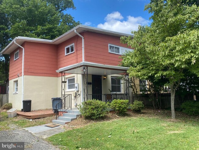 Primary Photo - 10647 Maple St