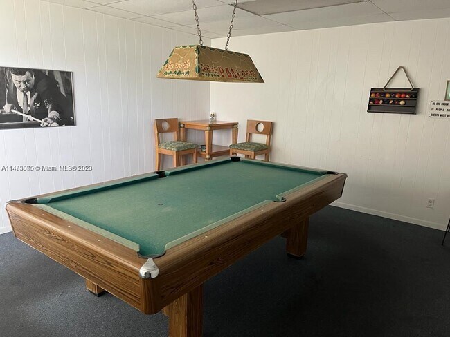 Building Photo - 2200 Park Ln