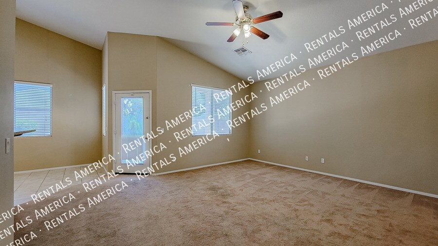 Building Photo - 12512 W Glenrosa Dr