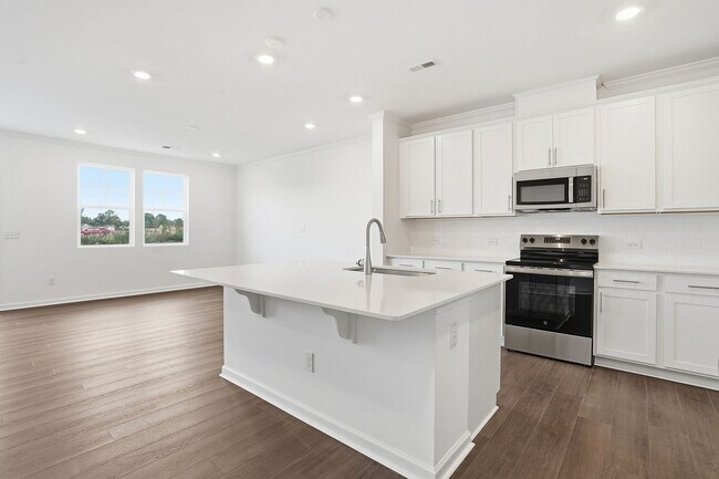 Building Photo - BEAUTIFUL AND READY FOR YOU- NICE TOWNHOME IN ANGIER, NC