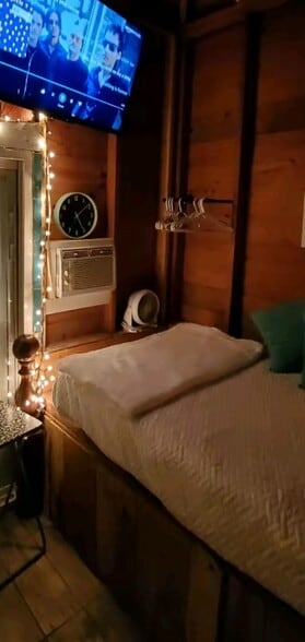 Bedroom - 5014 Hillwood Cir S