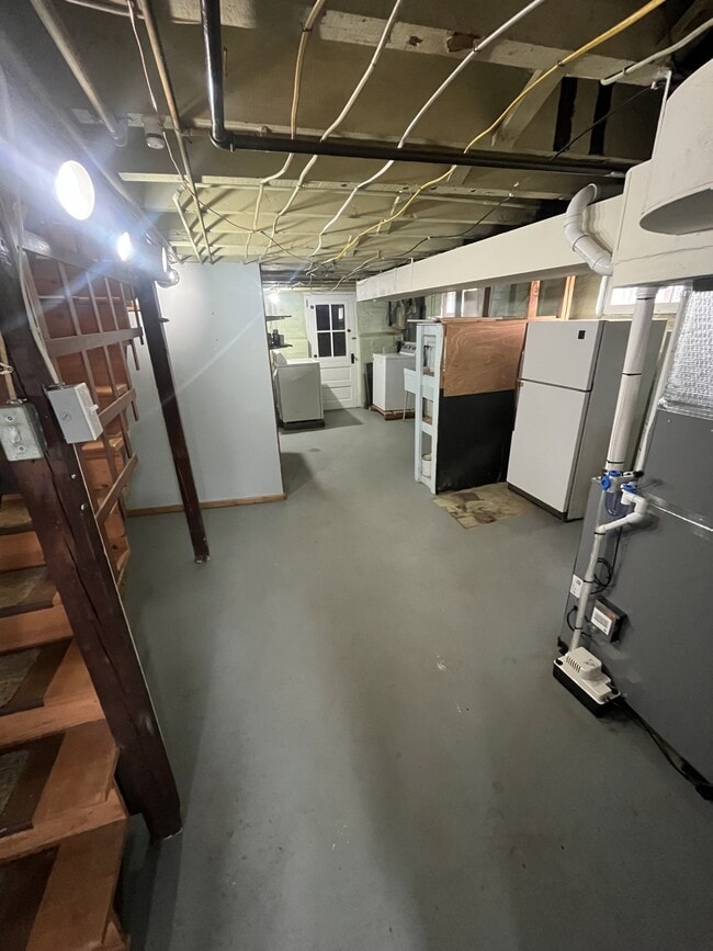 Building Photo - 1209 Elm Ave