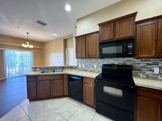 Building Photo - 6582 S Goldenrod Rd