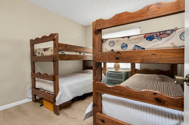 Building Photo - 6715 W 26th Dr