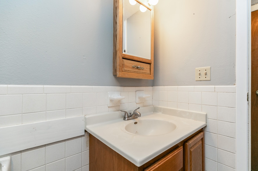 Building Photo - 403 21st Avenue Pl