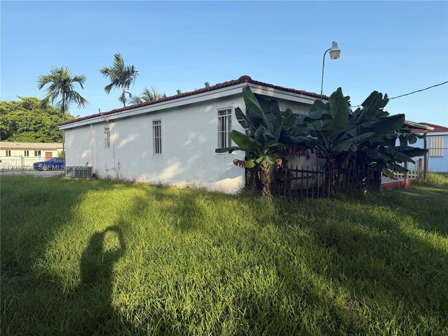 Building Photo - 17740 SW 103rd Ave