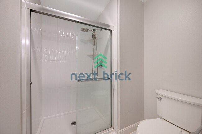 Building Photo - "Charming Victorian-style craftsman 3-Bedroom Townhouse with 2.5 Baths – 1610 Sq Ft of Comfortabl...