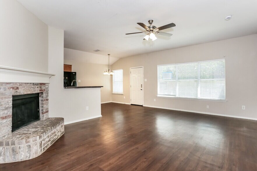 Building Photo - 1124 Sandalwood Dr