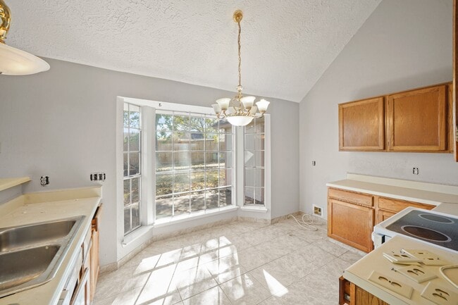 Building Photo - 13431 Klamath Falls Dr