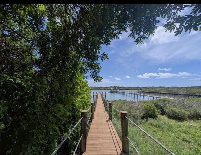 Building Photo - 121 Fishermans Cove Dr
