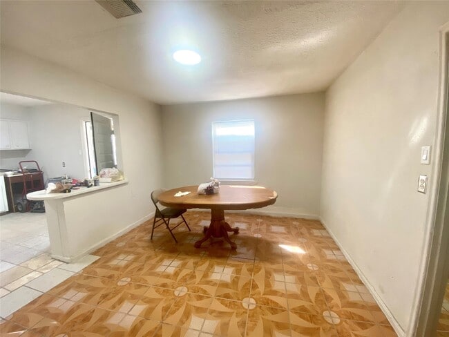 Building Photo - 6518 Linden St